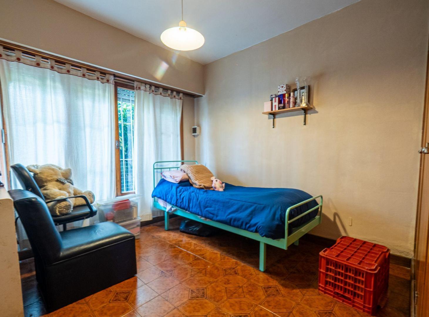 Foto de VENTA - Casa 4 ambientes con cochera y parque, imagen 5