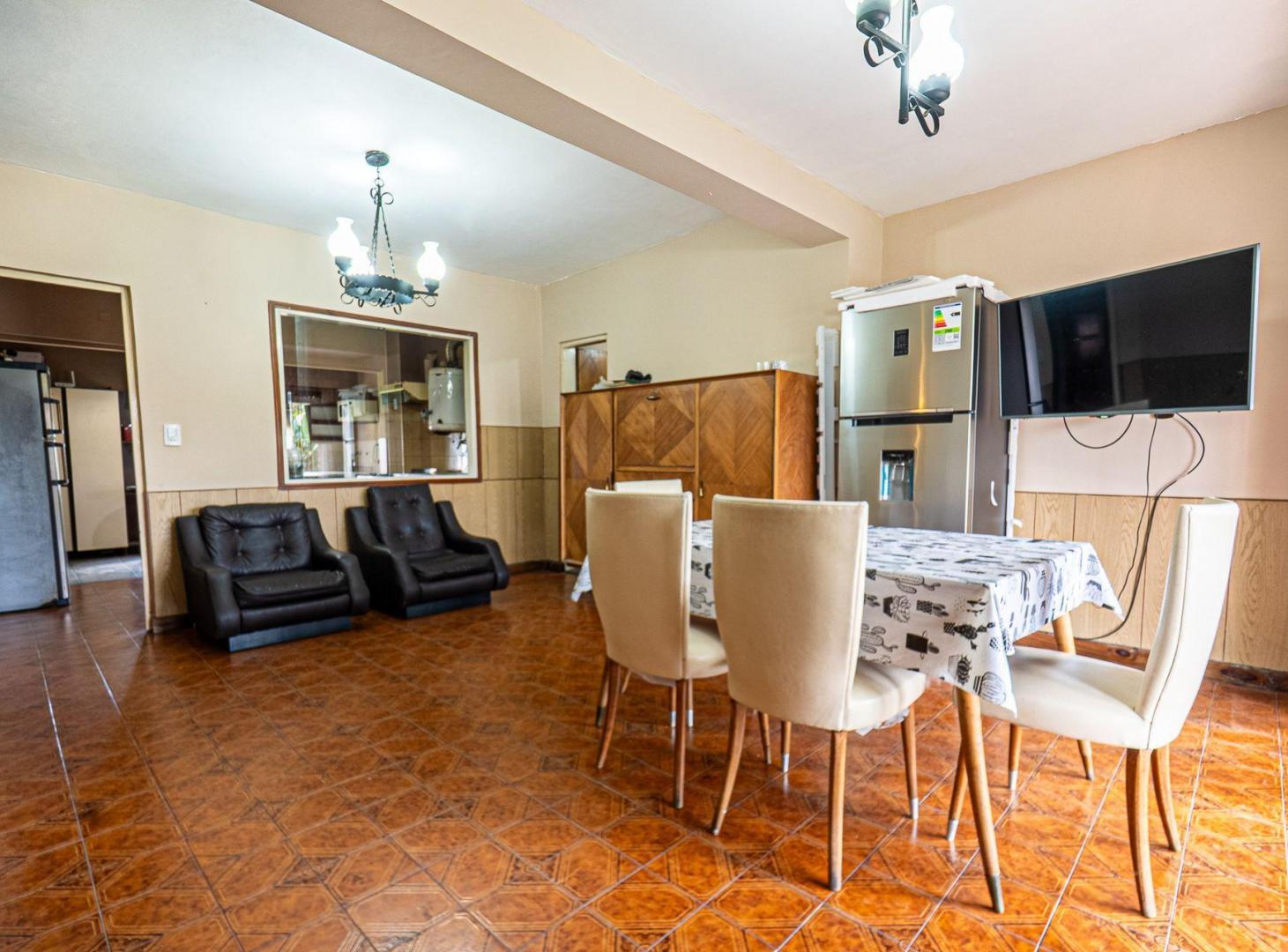 Foto de VENTA - Casa 4 ambientes con cochera y parque, imagen 1