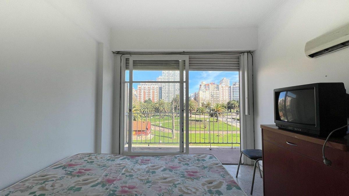 Foto de Alquiler Departamento Dos amb. al Frente c/ Balcón, imagen 3