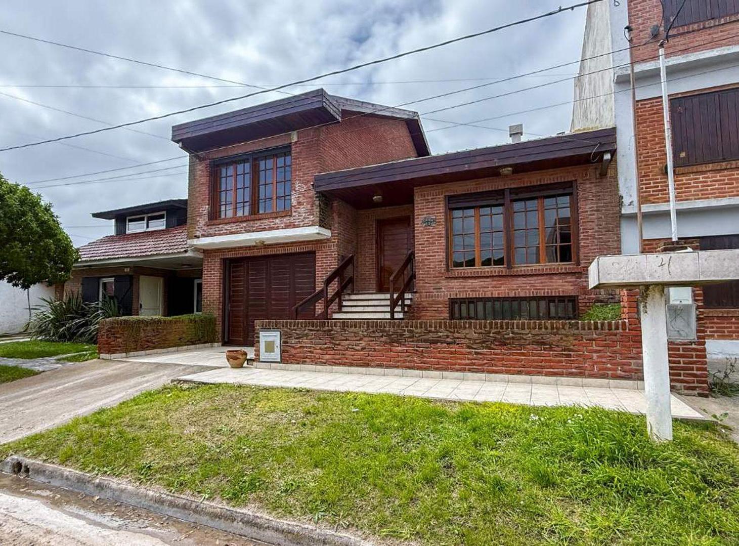 Foto de VENTA CHALET 5 AMB STA. CLARA A METROS DEL MAR, imagen 1