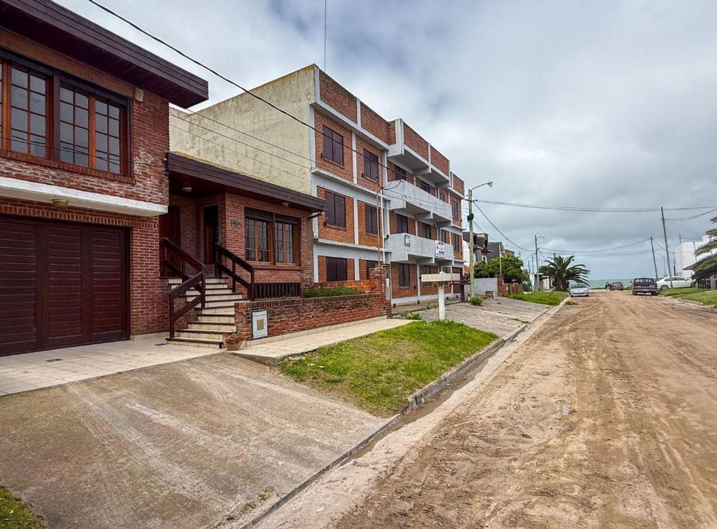 Foto de VENTA CHALET 5 AMB STA. CLARA A METROS DEL MAR, imagen 2