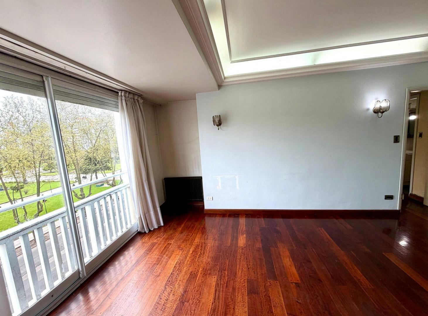 Foto de VENTA DEPARTAMENTO 3 AMB FRENTE A PLAZA COLON, imagen 1