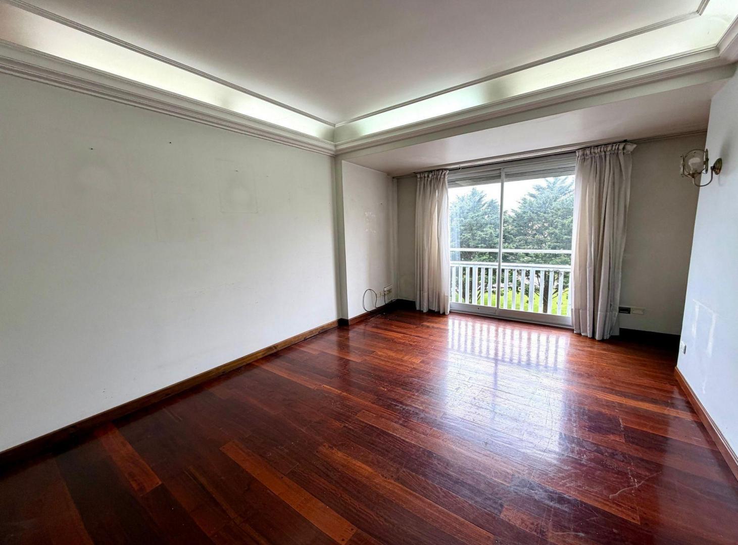 Foto de VENTA DEPARTAMENTO 3 AMB FRENTE A PLAZA COLON, imagen 2