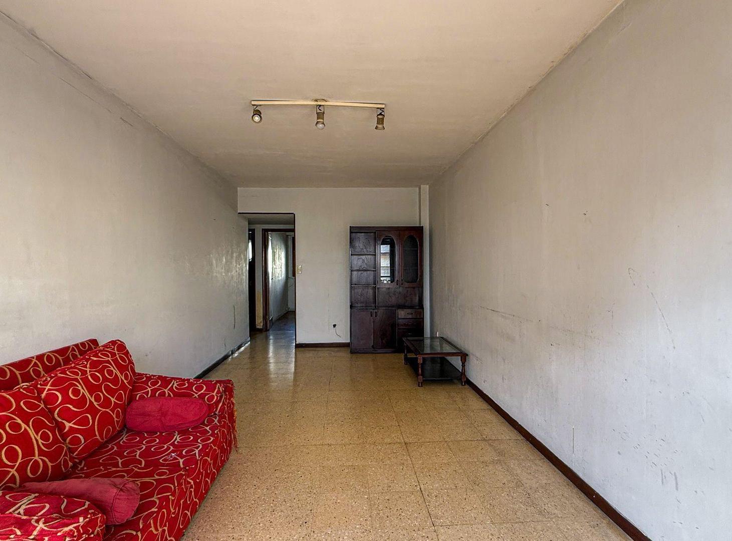 Foto de Venta depto 2 amb + dependencia centro con balcón, imagen 2