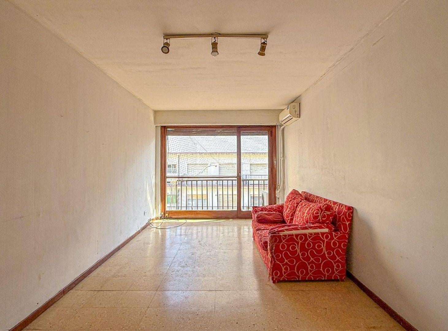 Foto de Venta depto 2 amb + dependencia centro con balcón, imagen 1