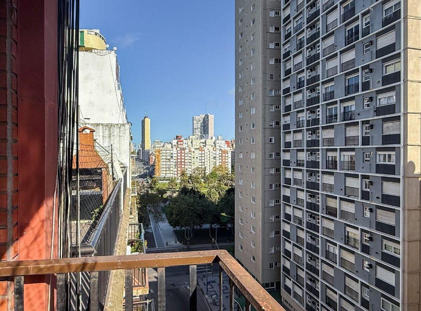 Foto de Venta depto 2 amb + dependencia centro con balcón, imagen 3