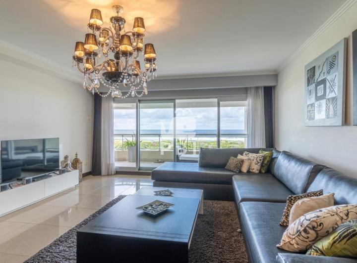 Foto de Espectacular apartamento en venta 3 suites y dependencia, Playa Brava. - Torre lobos - Ref : PBI128, imagen 2