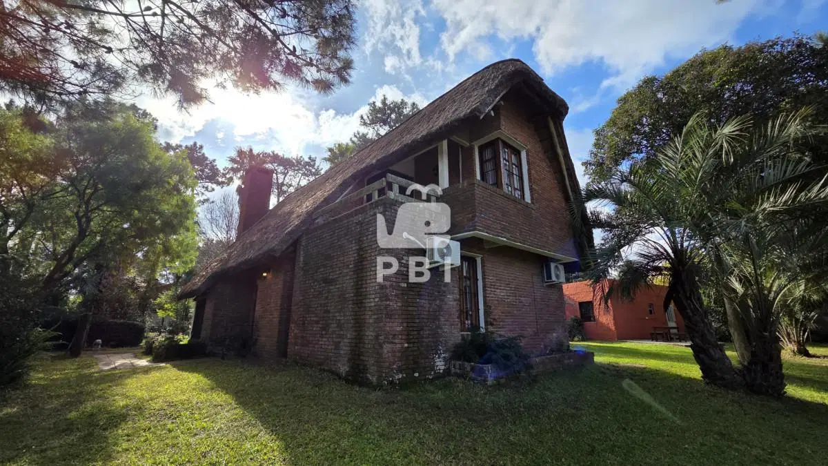 Casa 3 dormitorios en Pinares, Punta del Este - Ref : PBI15946 2