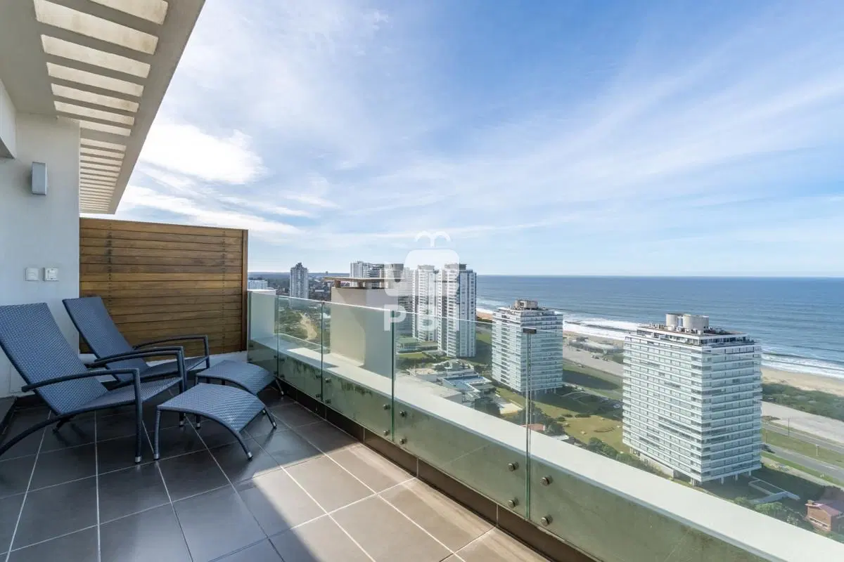 Penthouse a metros de Playa Brava - 4 dormitorios en suite - Wind Tower I - Ref : PBI15087 2