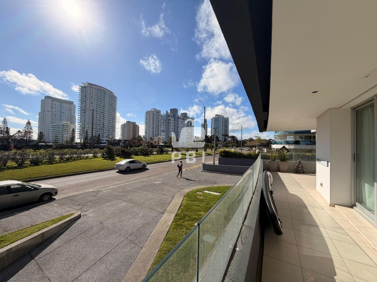Foto de Exclusivo departamento en Punta del Este - Edificio Torre del Mar - Ref, imagen 2