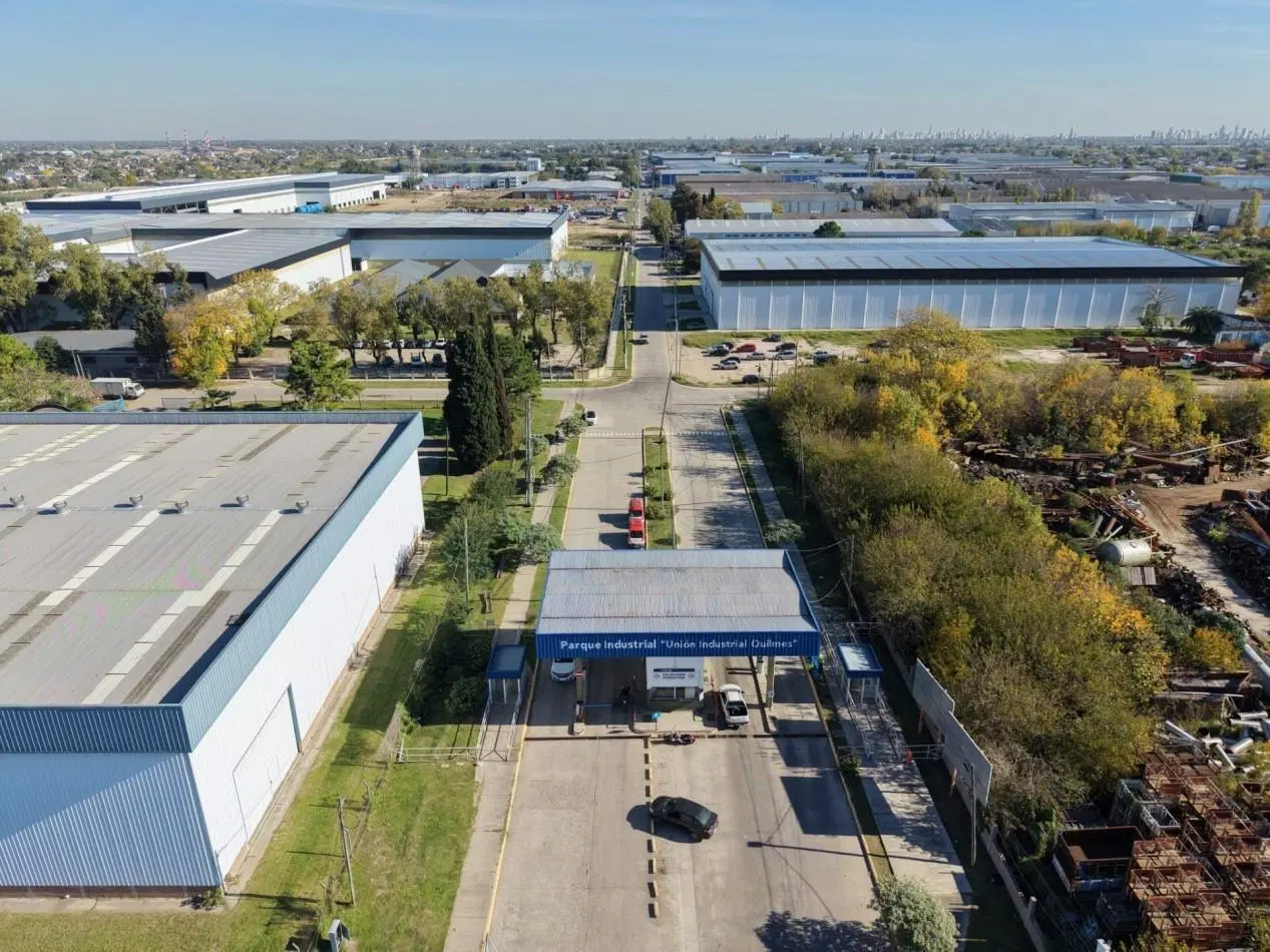 Galpon/Deposito + playon en alquiler Parque Industrial Quilmes 3