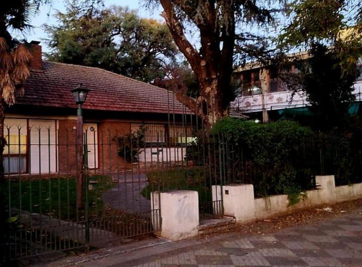 Oportunidad Chalet centrico en Monte Grande.!!!
