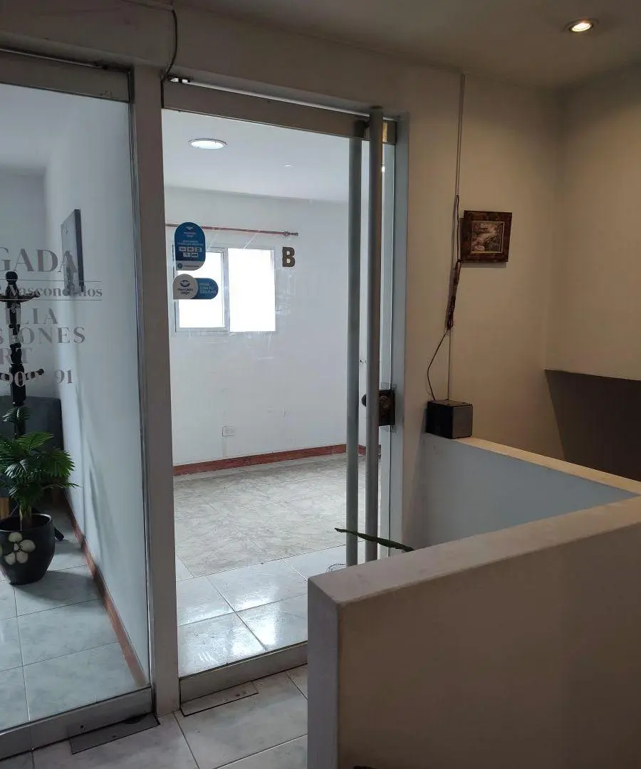 LOCAL / OFICINA EN ALQUILER – EXCELENTE UBICACIÓN EN MONTE GRANDE CENTRO 2