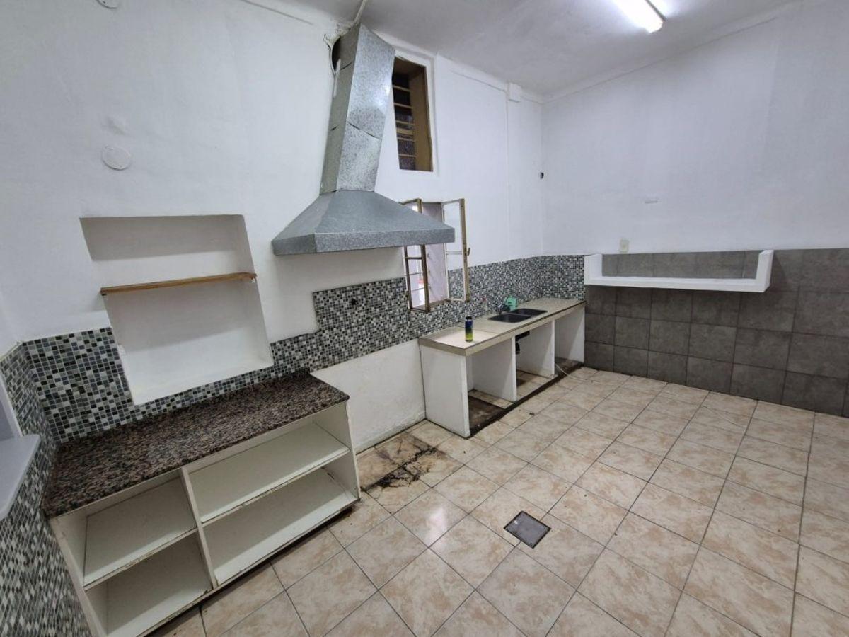 Foto de Importante Esquina Comercial en Alquiler, imagen 3