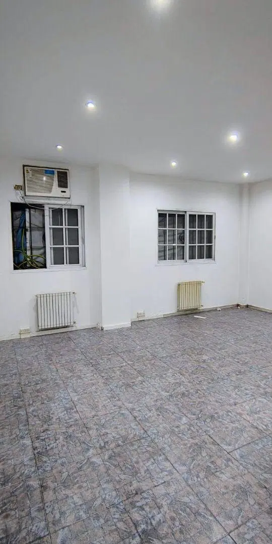 LOCAL / OFICINA EN ALQUILER – EXCELENTE UBICACIÓN EN MONTE GRANDE CENTRO 1