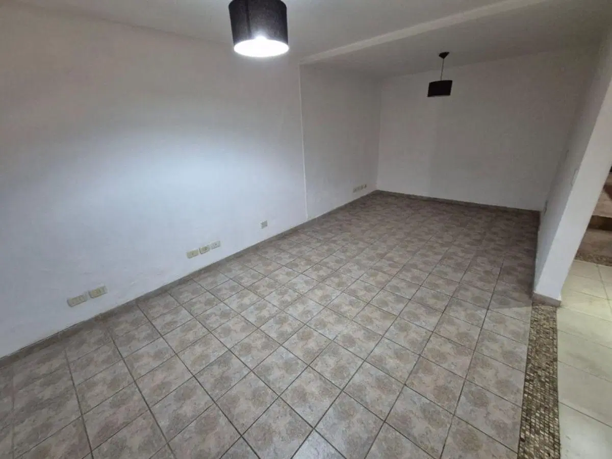 Oportunidad casa en alquiler/ venta en Luis Guillón! 4