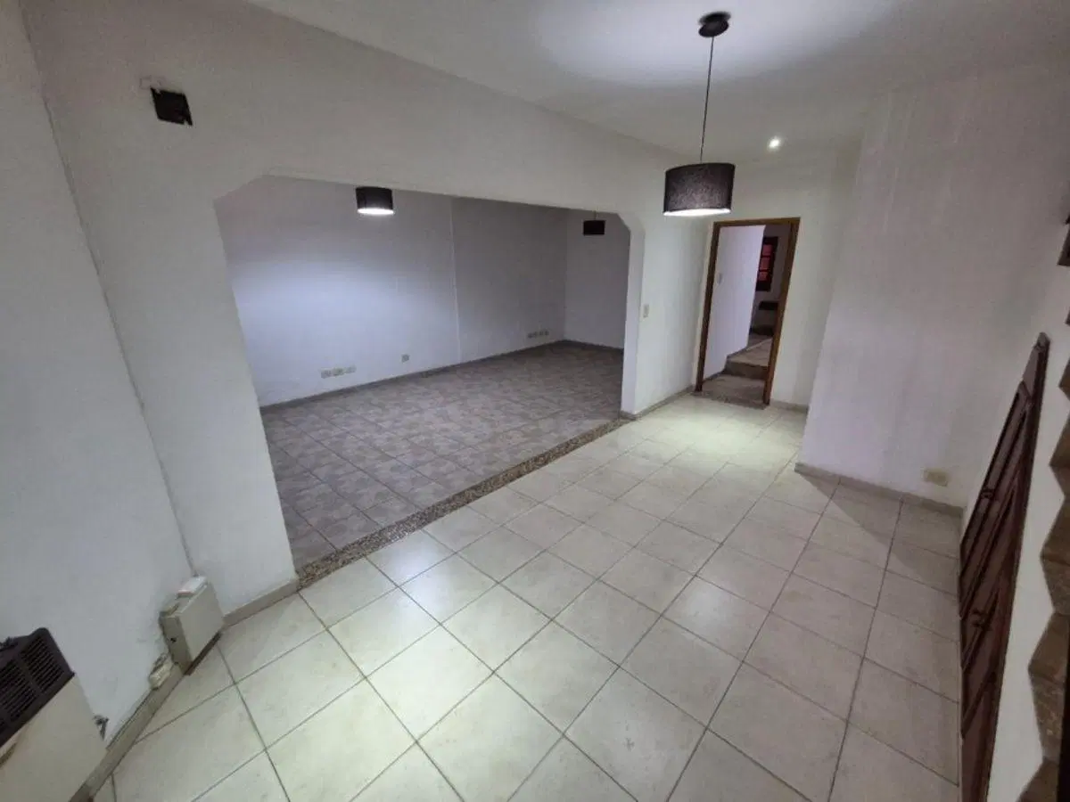 Oportunidad casa en alquiler/ venta en Luis Guillón! 1
