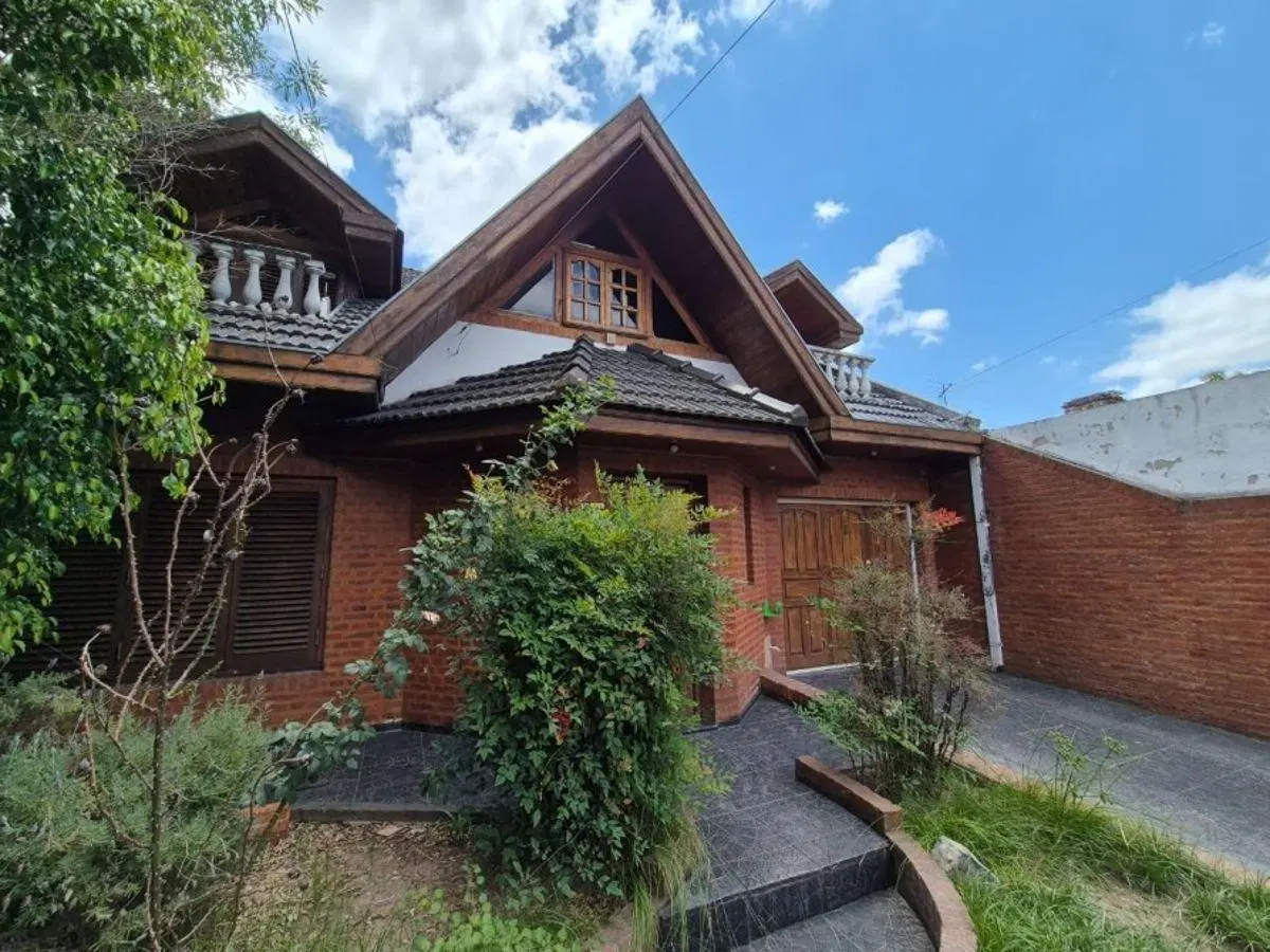 Oportunidad casa en alquiler/ venta en Luis Guillón! 2