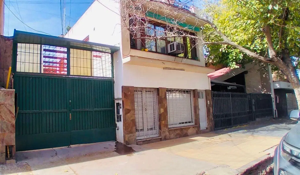 VENTA DE GALPON CON SALON COMERCIAL EN CIUDAD MENDOZA 3