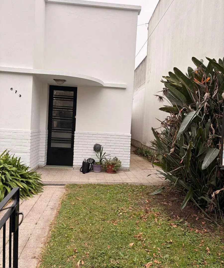 CASA DOS DOMRITORIOS CON JARDIN..APTO VIVIENDA, OTROS DESTINOS , INSTITUCION, COMERCIAL, ETC. 2