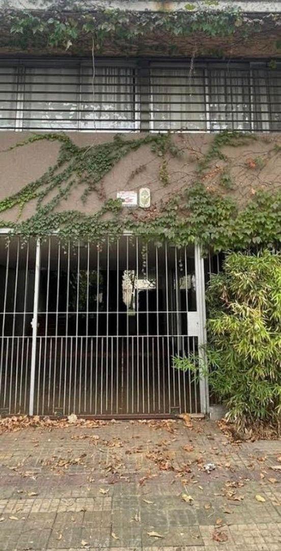 Foto de AMPLIA CASA AL FRENTE. DOS DORMITORIOS C/COCHERA DOBLE, imagen 1