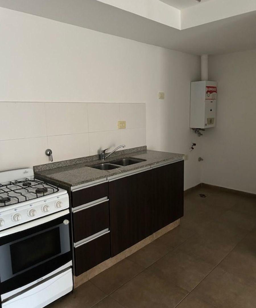 Foto de DPTOS DISPONIBLES: UN DORMITORIO CON BALCON Y OTRO CON UN DORMITORIO Y, imagen 2
