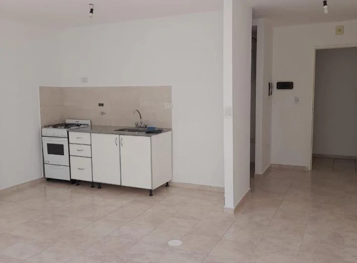Monoambiente en ALQUILER en calle 14 entre 64 y 65  2