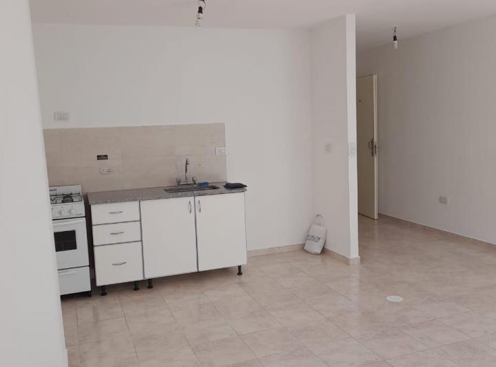Monoambiente en ALQUILER en calle 14 entre 64 y 65  5