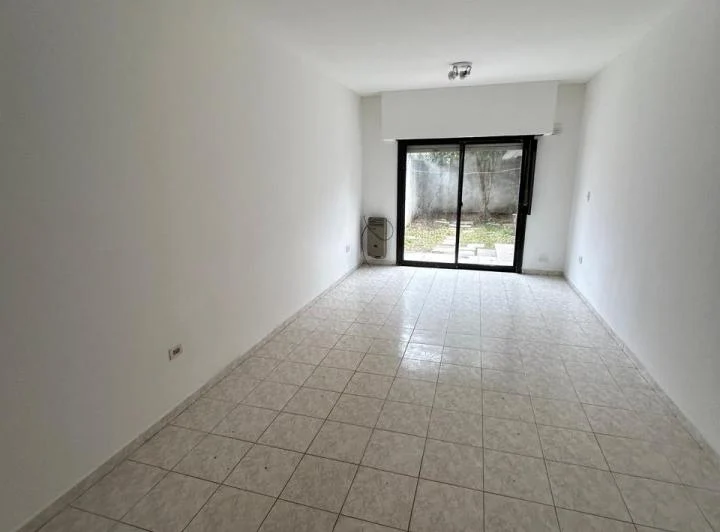 Monoambiente en ALQUILER calle 61 entre 5 y 6 con patio 2