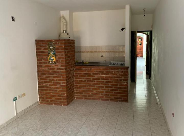 Monoambiente en ALQUILER calle 61 entre 5 y 6 con patio 4