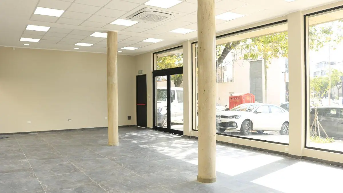 Local en ALQUILER esquina Diagonal 74 y 119 | 337 m² | Apto gastronomía + vehicular 5