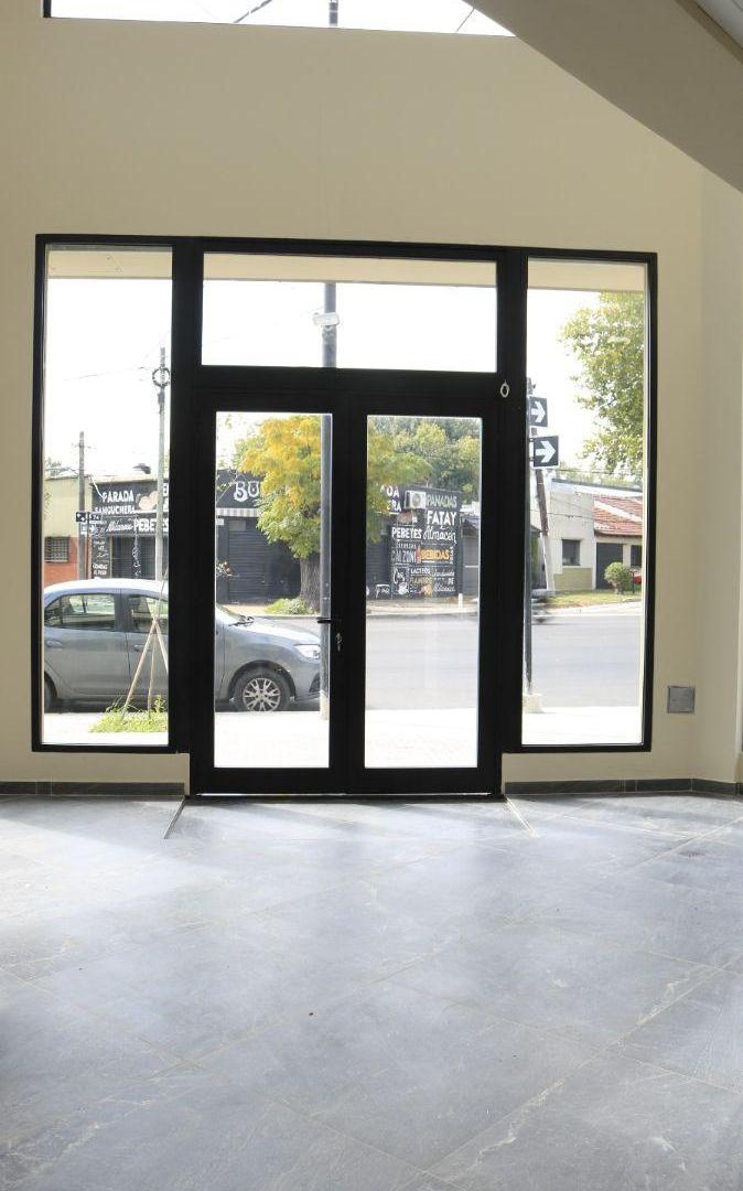 Foto de Local en ALQUILER esquina Diagonal 74 y 119 | 337 m² | Apto gastronomía + vehicular, imagen 4