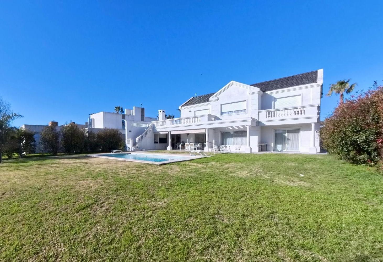 Casa en Miraflores (Funes Hills)