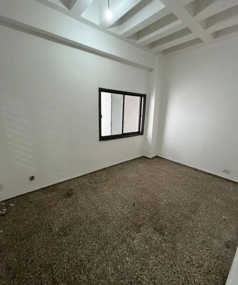 GALPON con OFICINAS para ALQUILAR en GRAL BUSTOS!!! Saravia 1064 5