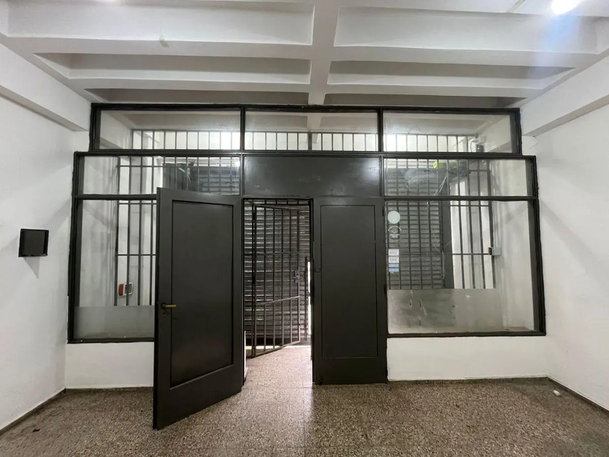 GALPON con OFICINAS para ALQUILAR en GRAL BUSTOS!!! Saravia 1064 3
