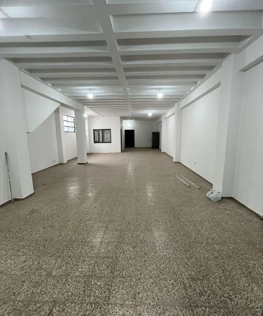 GALPON con OFICINAS para ALQUILAR en GRAL BUSTOS!!! Saravia 1064 4