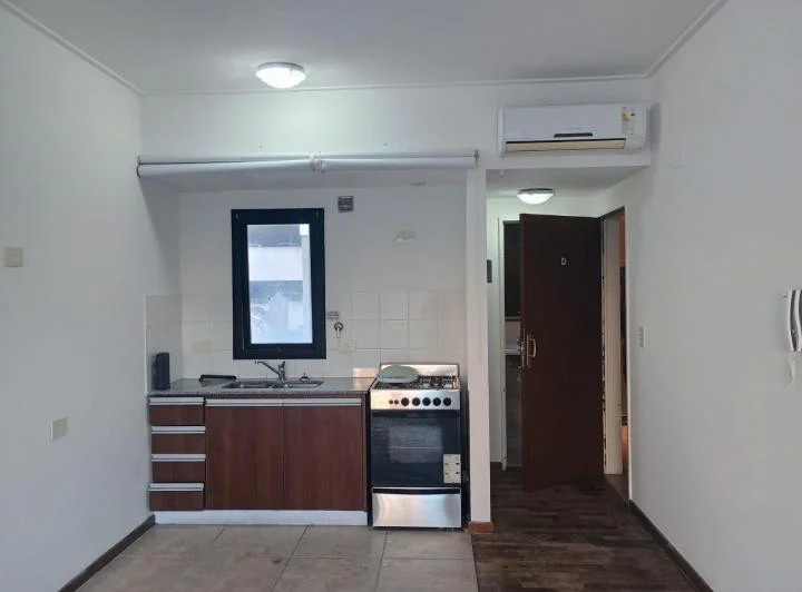 Hermoso Monoambiente en alquiler – Frente, luminoso 3