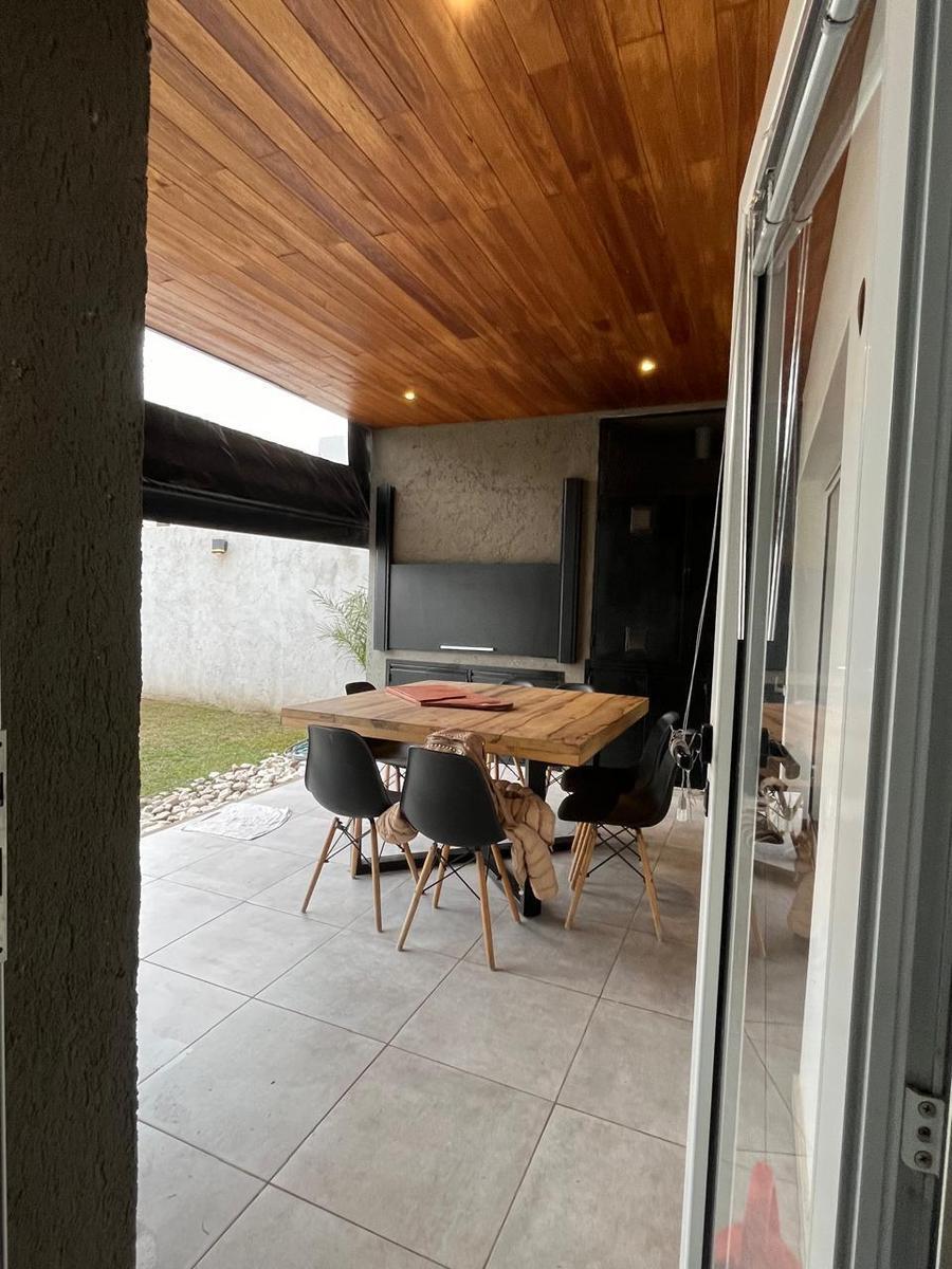 Duplex en Venta Claros del Bosque C/pileta 2