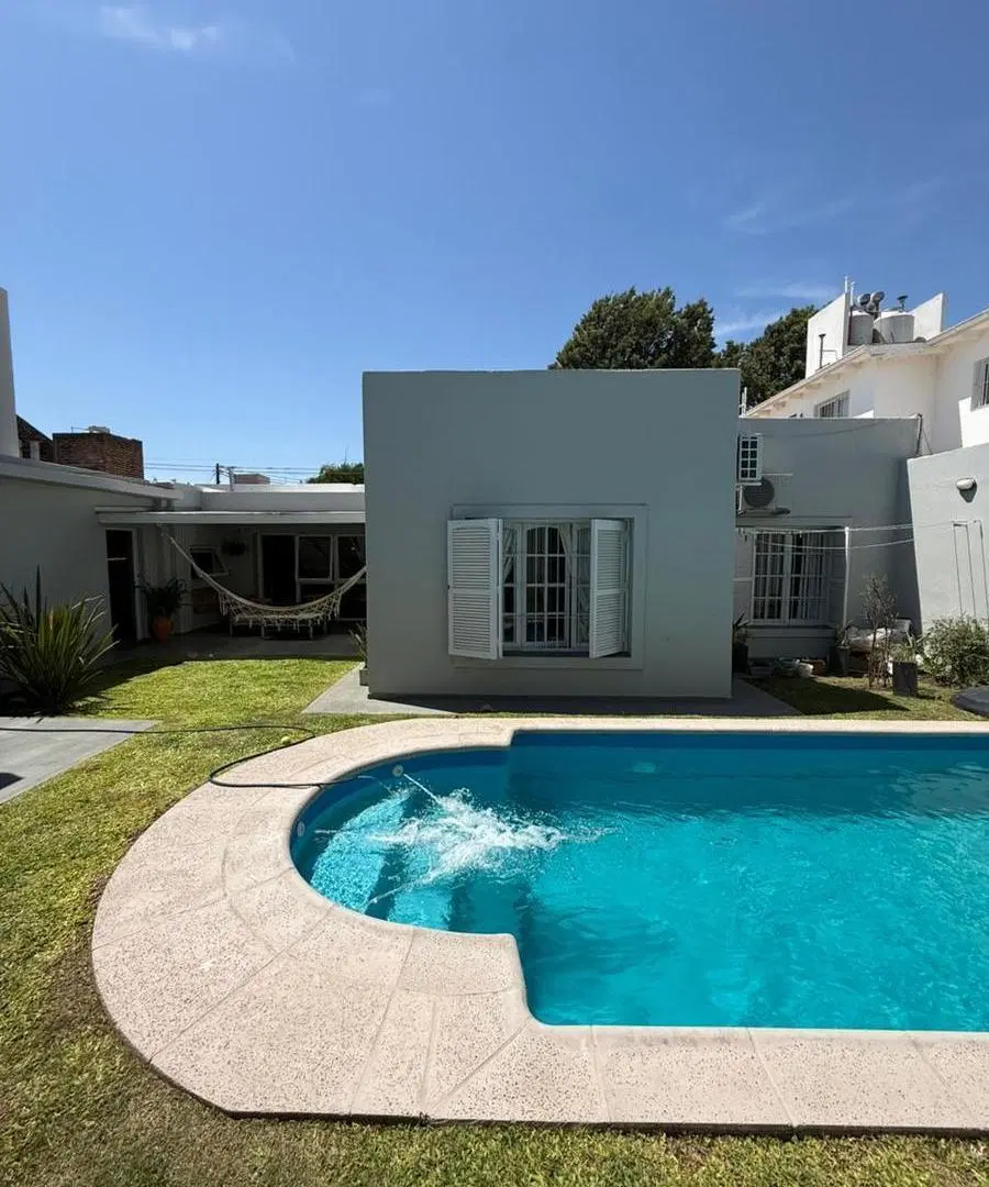 Casa en alquiler 3 dorm barrio Jardin con Quincho y Pileta 4