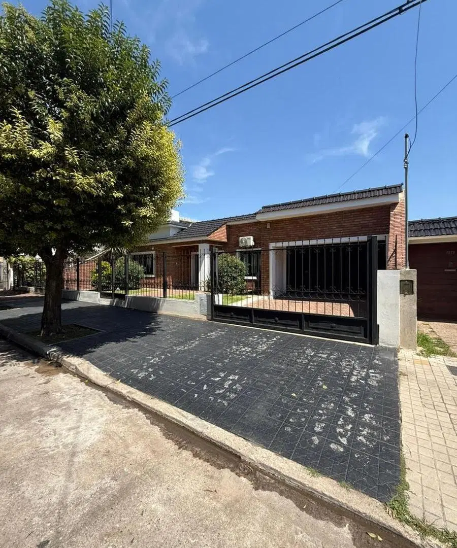 Casa en alquiler 3 dorm barrio Jardin con Quincho y Pileta 2