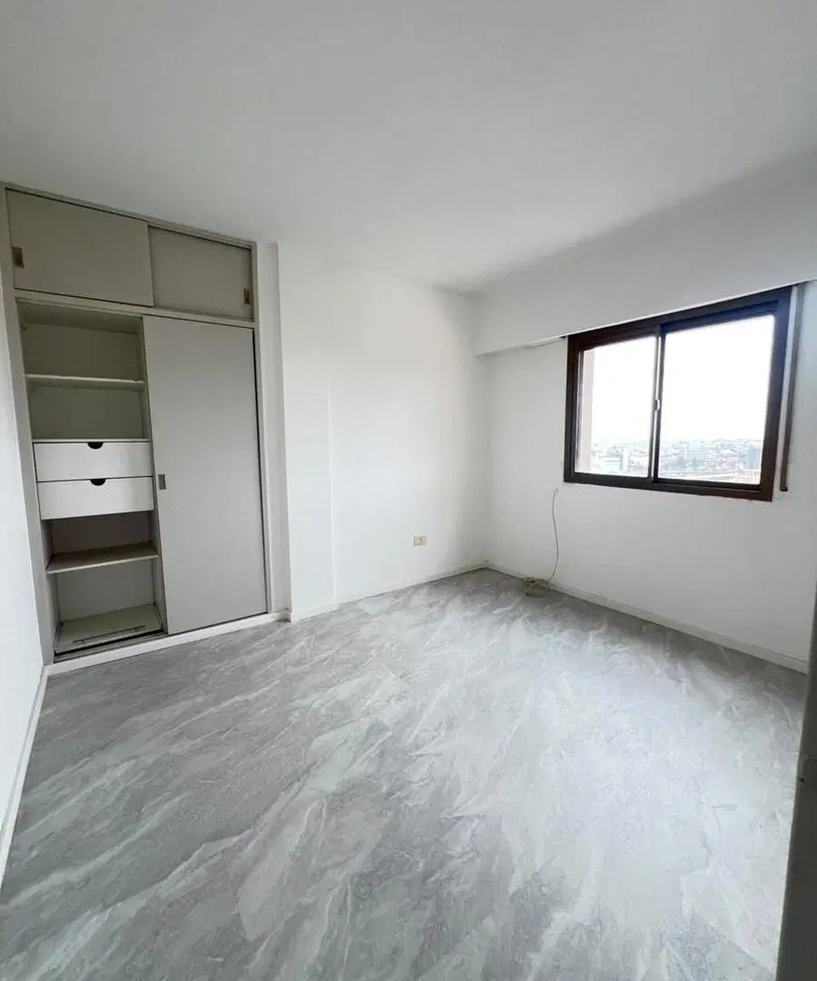 Departamento de un dormitorio, balcon con vista al parque sarmiento, nueva córdoba 8