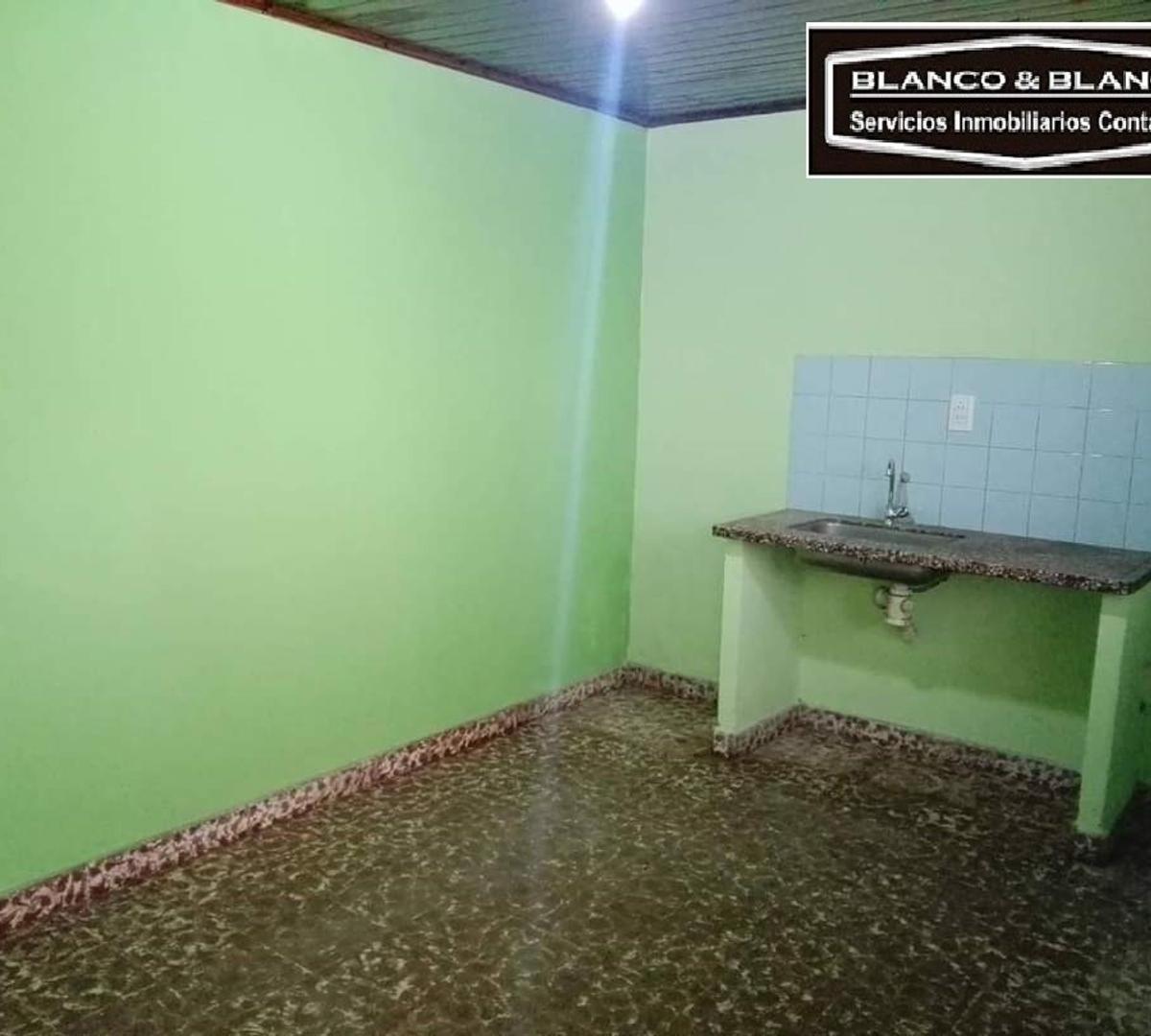 Se Vende: Fortin Aguilar 742. 6 Departamentos + Local 3