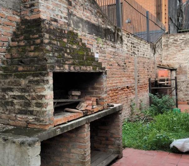 Se alquila casa  de 2 dormitorios zona Regatas Rcia. 4