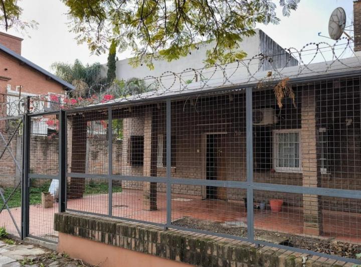 Se alquila casa  de 2 dormitorios zona Regatas Rcia. 2