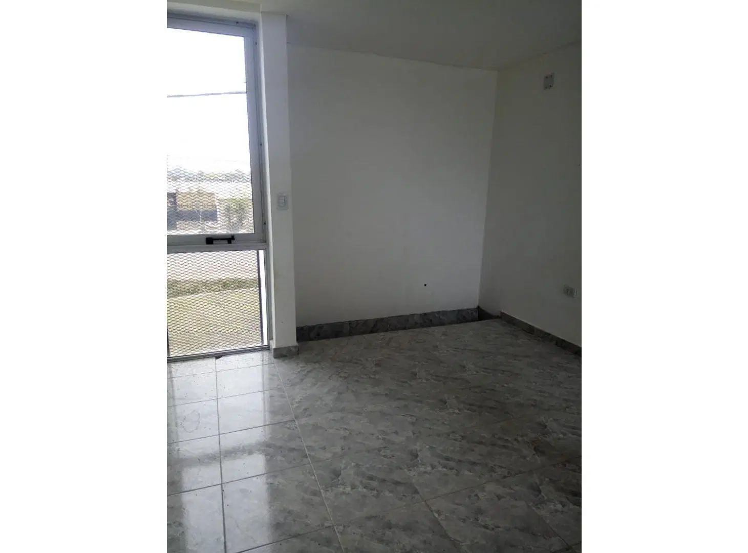SE ALQUILA: Av. ESPAÑA Y AV. EDISON:DUPLEX DE 1 DORMITORIO 4