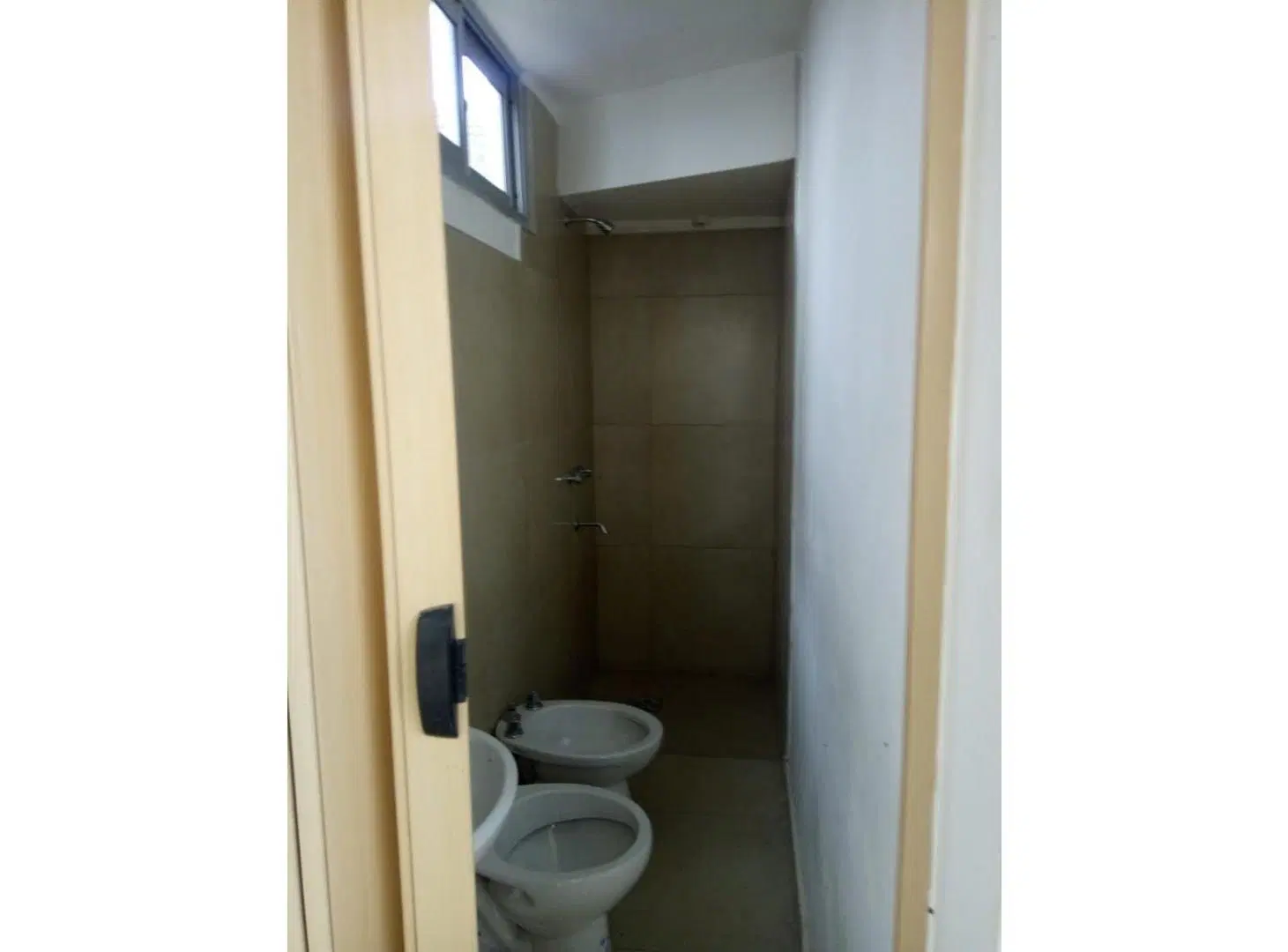 SE ALQUILA: Av. ESPAÑA Y AV. EDISON:DUPLEX DE 1 DORMITORIO 6