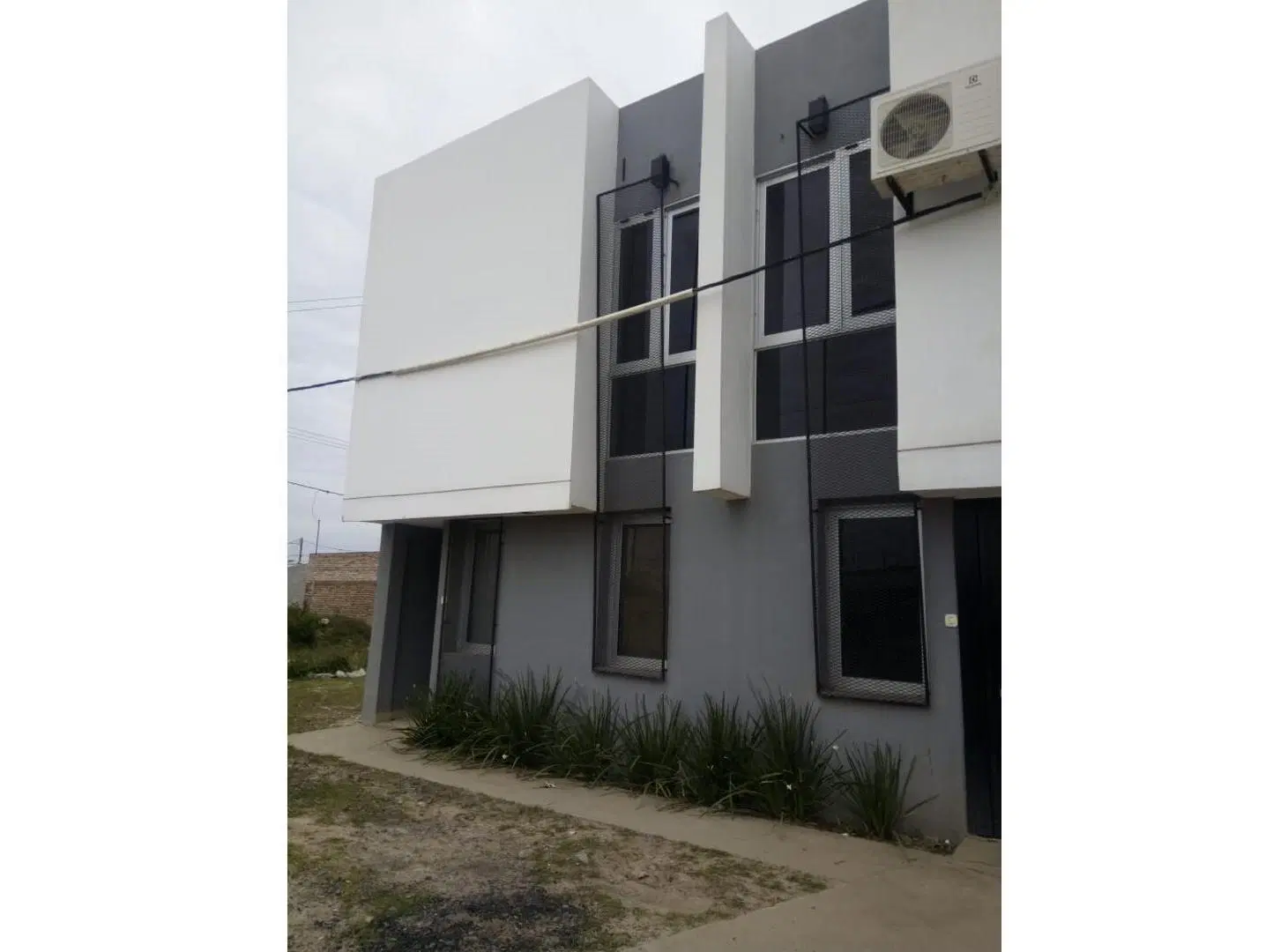 SE ALQUILA: Av. ESPAÑA Y AV. EDISON:DUPLEX DE 1 DORMITORIO 1