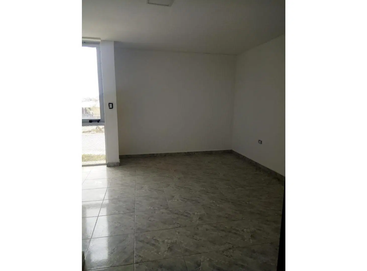 SE ALQUILA: Av. ESPAÑA Y AV. EDISON:DUPLEX DE 1 DORMITORIO 3