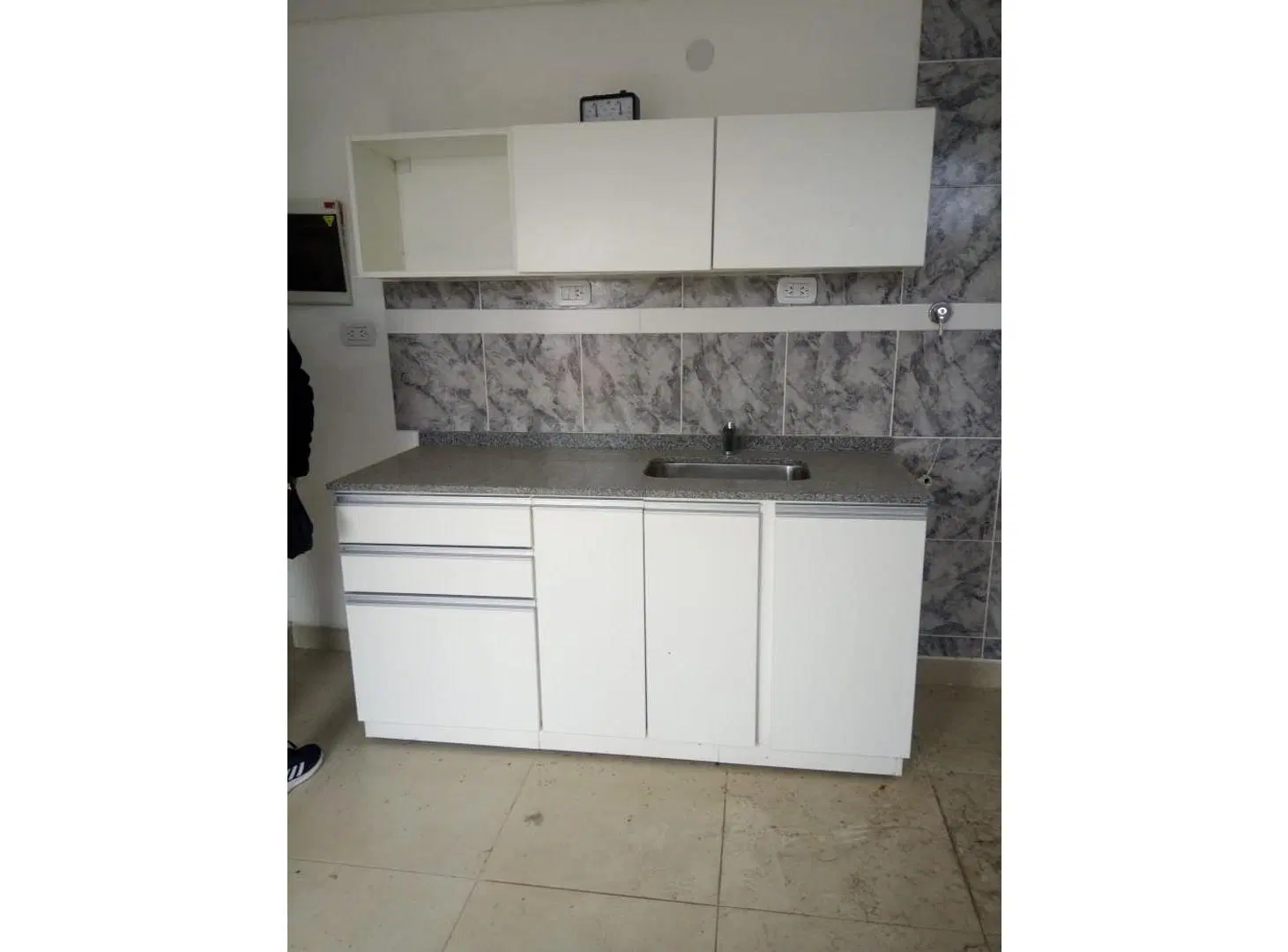 SE ALQUILA: Av. ESPAÑA Y AV. EDISON:DUPLEX DE 1 DORMITORIO 2