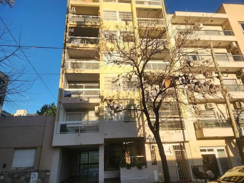 Departamento DOS DORMITORIOS CON COCHERA 3